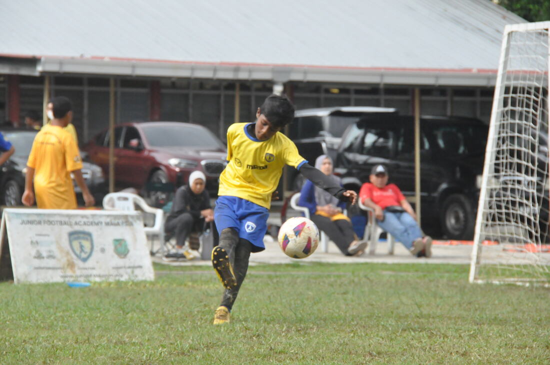 A young JuniorFam player practising a strike